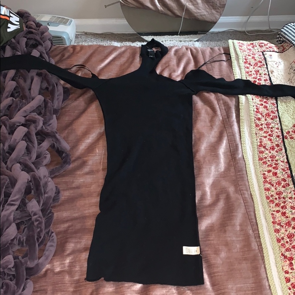 Choker neck off shoulder bodycon dress - Picture 3 of 3